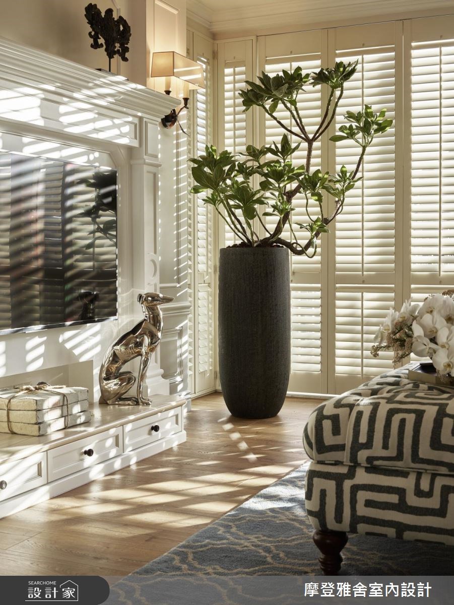 40坪新成屋(5年以下)＿美式風客廳案例圖片＿摩登雅舍室內設計＿摩登雅舍_63 皇家藍x白色系 光影灑落美式風精品宅之13