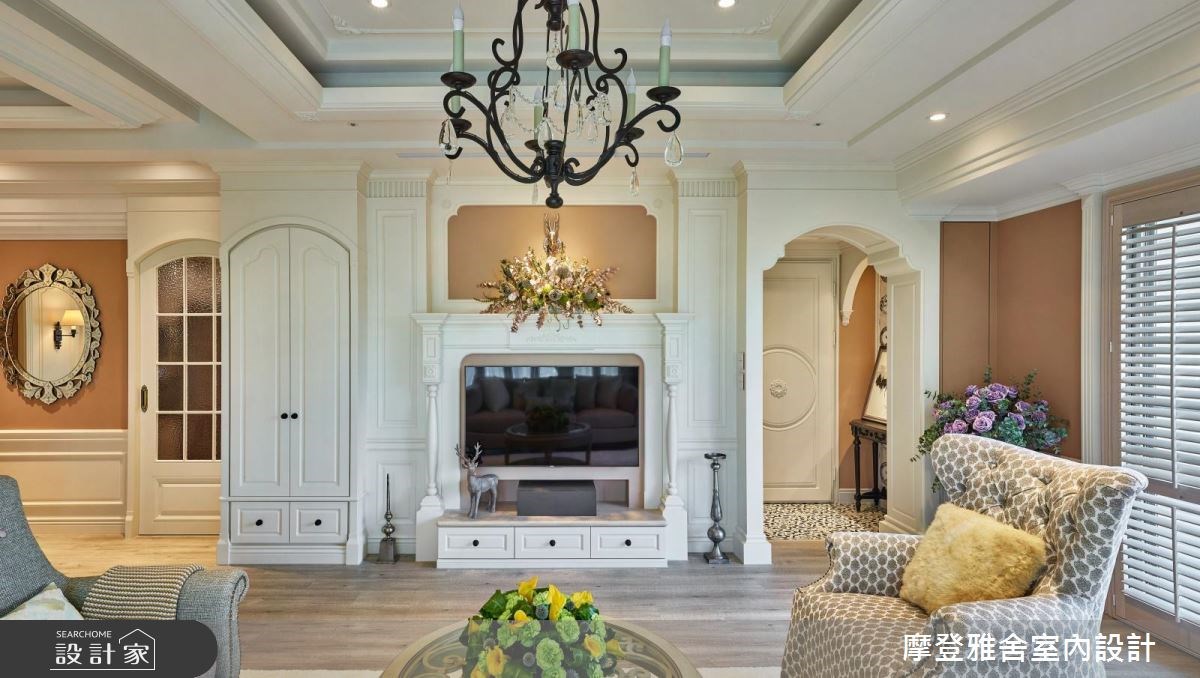75坪新成屋(5年以下)＿新古典客廳案例圖片＿摩登雅舍室內設計＿摩登雅舍_65 女神屋主圓夢了 收藏多款高級燈具的新古典度假宅之5