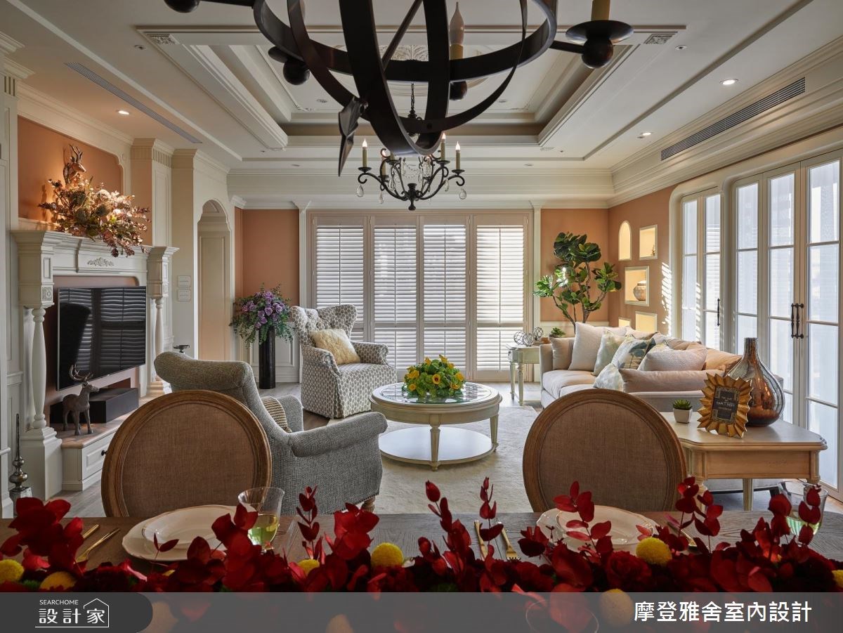 75坪新成屋(5年以下)＿新古典客廳案例圖片＿摩登雅舍室內設計＿摩登雅舍_65 女神屋主圓夢了 收藏多款高級燈具的新古典度假宅之9