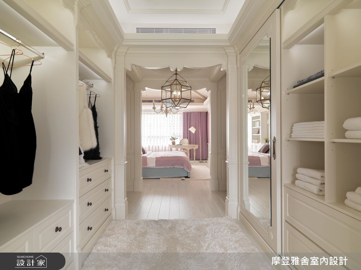 75坪新成屋(5年以下)＿新古典臥室更衣間案例圖片＿摩登雅舍室內設計＿摩登雅舍_65 女神屋主圓夢了 收藏多款高級燈具的新古典度假宅之17