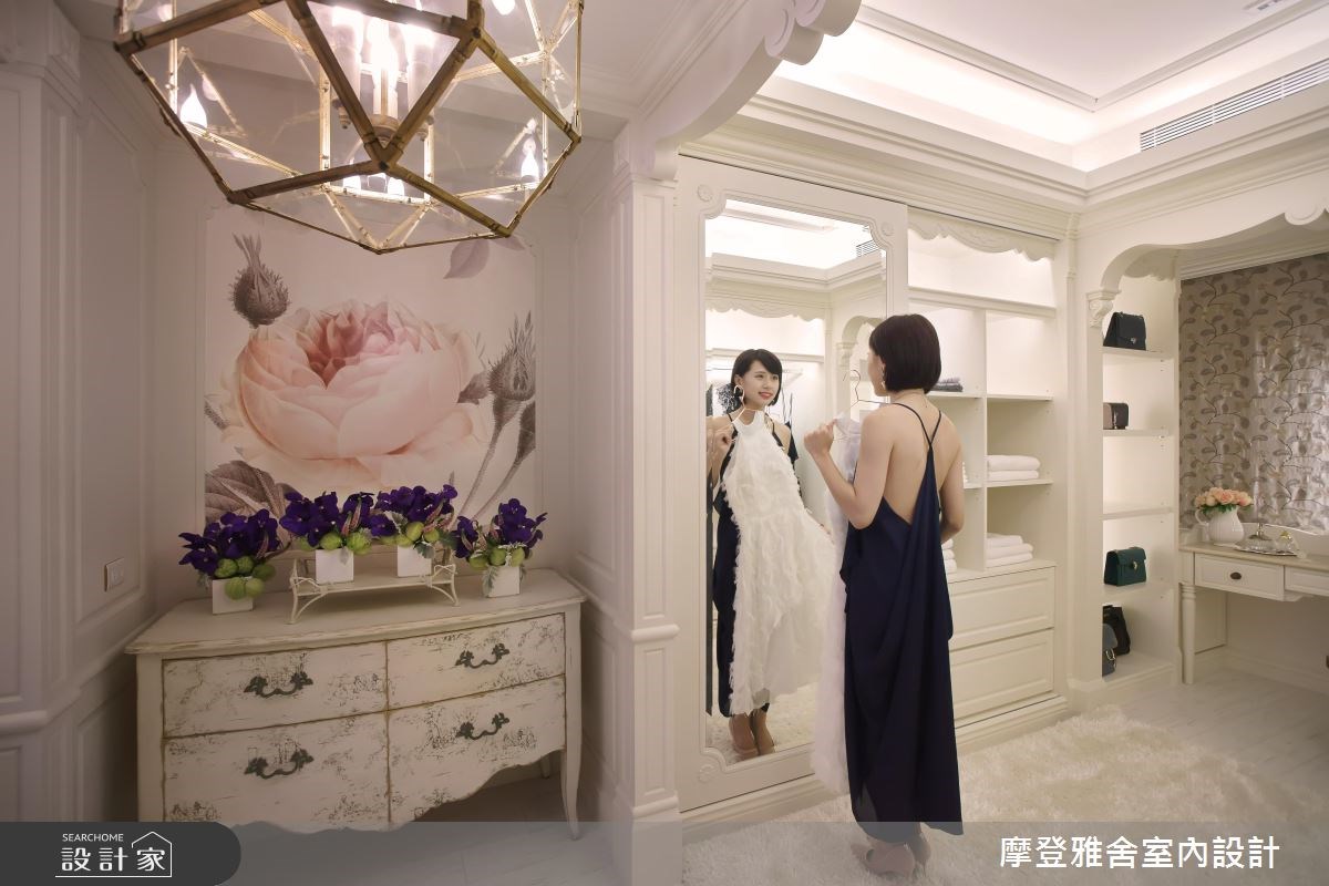 75坪新成屋(5年以下)＿新古典更衣間案例圖片＿摩登雅舍室內設計＿摩登雅舍_65 女神屋主圓夢了 收藏多款高級燈具的新古典度假宅之22