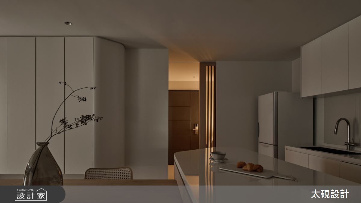 24坪中古屋(5~15年)＿現代風玄關餐廳中島案例圖片＿太硯室內裝修有限公司＿太硯_月宮之2