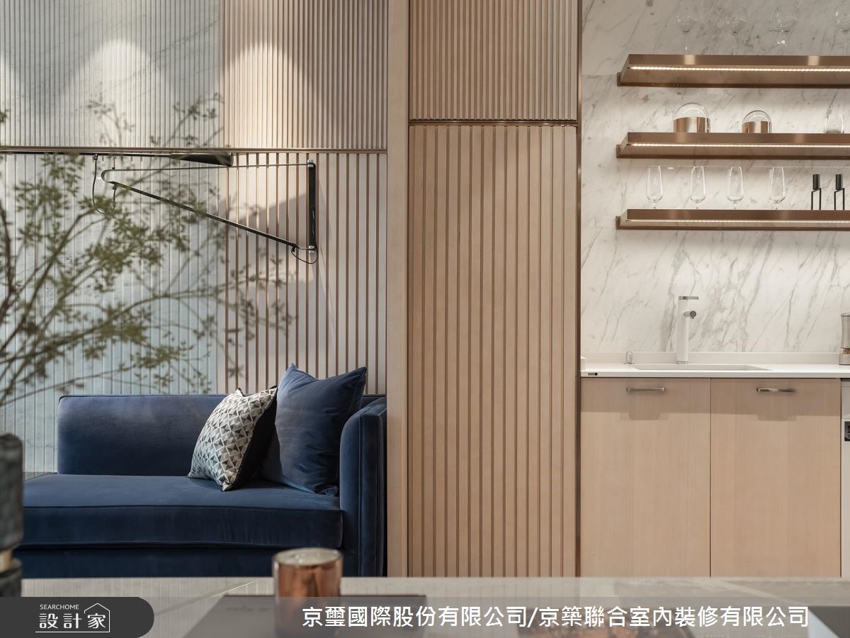 預售屋＿現代風客廳廚房案例圖片＿京璽國際股份有限公司/京築聯合室內裝修有限公司＿京璽國際_氣質精品住宅_27.2坪現代風之6