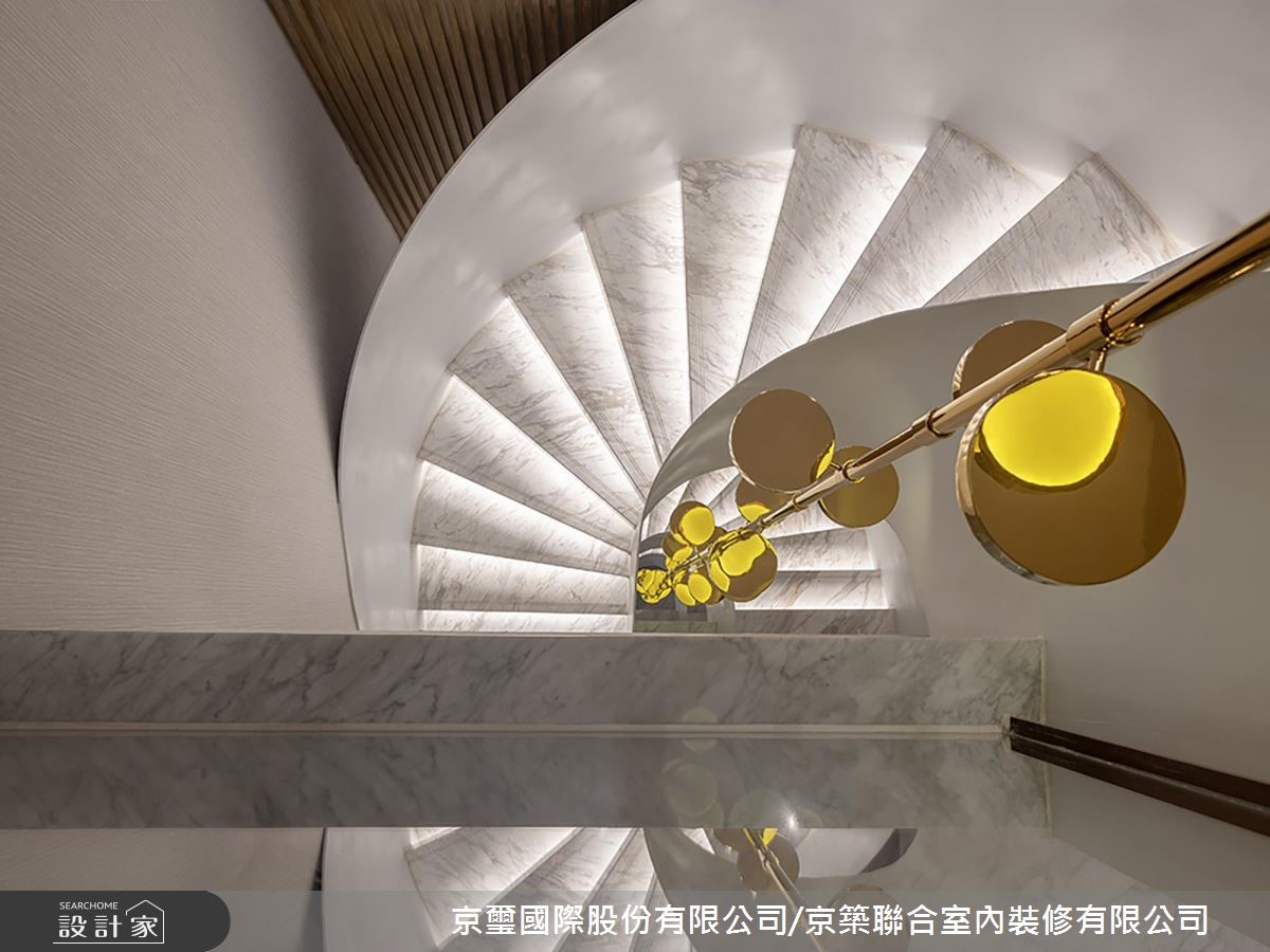 預售屋＿現代風樓梯案例圖片＿京璽國際股份有限公司/京築聯合室內裝修有限公司＿京璽國際_城市中的雙層花園別墅_78.7坪現代風之10