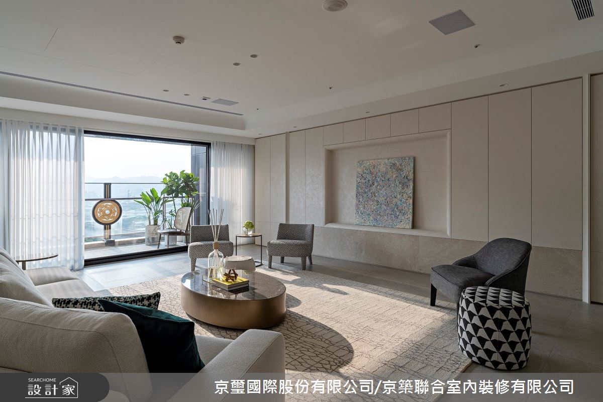 141坪毛胚屋＿現代簡約客廳案例圖片＿京璽國際股份有限公司/京築聯合室內裝修有限公司＿京璽國際_遠雄九五_141坪高端訂製生活綠意藝術宅邸之4