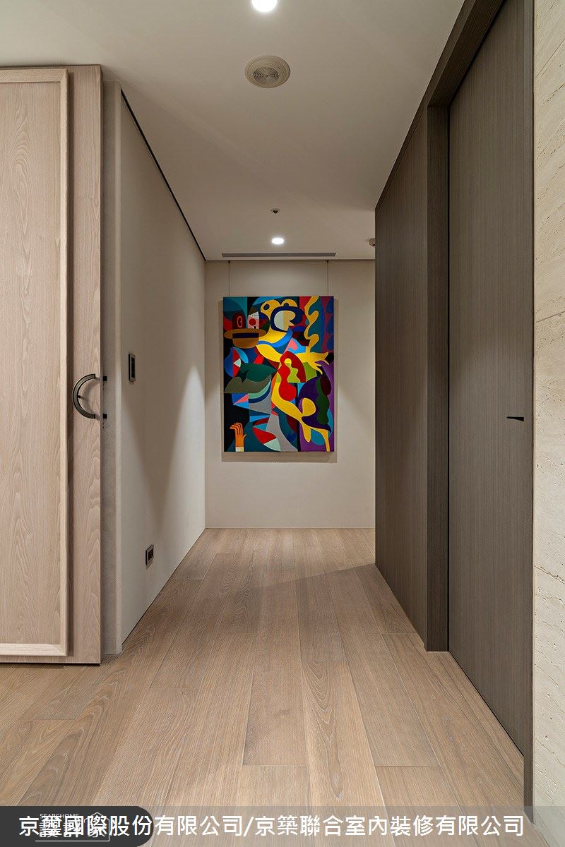 141坪毛胚屋＿現代簡約走廊案例圖片＿京璽國際股份有限公司/京築聯合室內裝修有限公司＿京璽國際_遠雄九五_141坪高端訂製生活綠意藝術宅邸之25