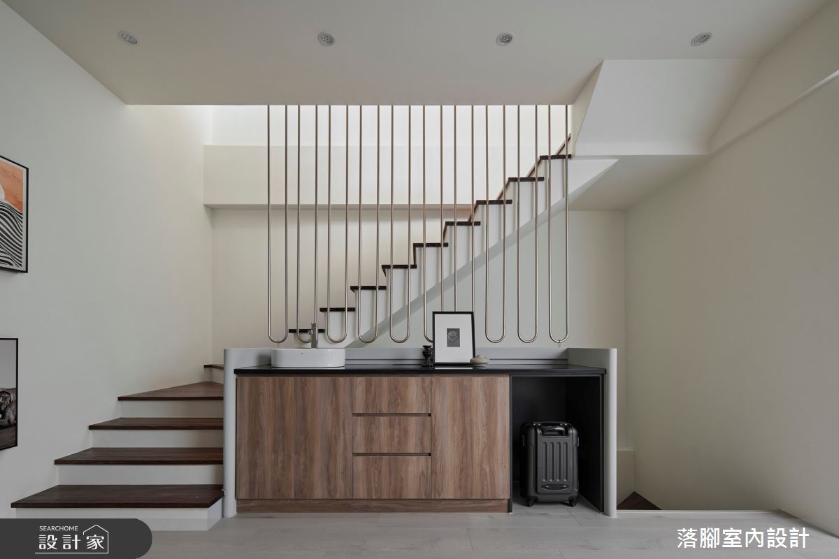 100坪＿現代風樓梯案例圖片＿落腳室內設計＿落腳_迴遊引光之16