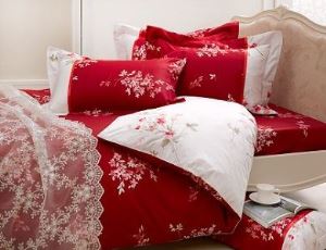 『真愛趁現在』男女主角的新房床組新春特賣中_視覺圖