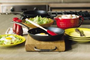 LE CREUSET 不沾鍋新品上市展售全面 85 折，部分排隊商品 5 折起_視覺圖