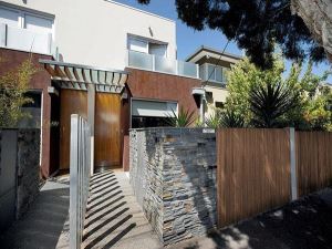 澳洲雙併宅─紅白大對抗_視覺圖