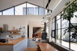 日本現代小屋融合於自然之中_視覺圖