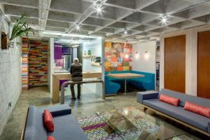 老舊公寓變身超有個性的藝術工作者之家_視覺圖