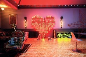 【衝突美學】英國廢棄酒吧迷幻變身─屬於自己的百老匯遊樂園_視覺圖