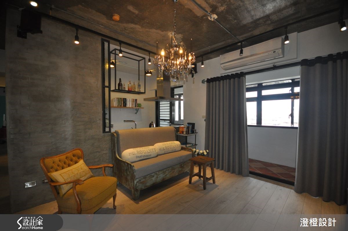 走進藍色大門 23 坪 Loft 單身窩的青春記憶