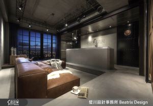 為我們的友情乾一杯！  25 坪黑暗騎士的 Loft 狂想曲_視覺圖