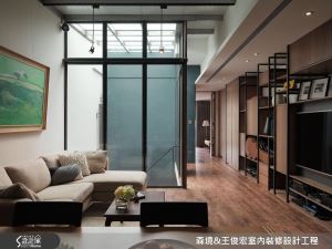 狹長型老屋有解！ 天井引光，抒寫三層樓的光陰故事_視覺圖