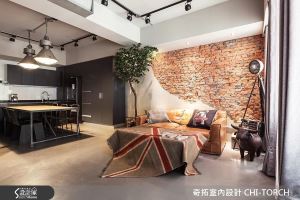 讓 40 年紅磚破牆而出！新舊時代間的 Loft 衝突美感_視覺圖