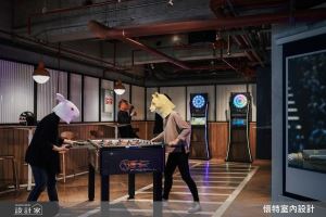 荒廢停車場大改造！背包客們推爆的 Loft 風旅店交誼廳_視覺圖