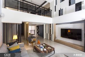 簡單溫馨又不失大器！挑高透天的客廳設計妙法_視覺圖