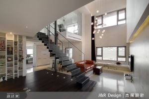 2 人共享挑高 6 米樓中樓！極簡前衛的歐美風玻璃屋_視覺圖