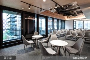 明亮又開放！給你偶像劇裡的時尚辦公室_視覺圖