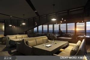 走進微型紐約！小酒館 x 復古沙發 x 燈光的都市交響樂_視覺圖