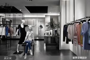 宛如走上時裝伸展台！老屋化身精品展示玻璃櫃_視覺圖