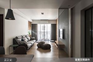 在 17 坪簡約風客廳 留一處專屬 2 人的發呆角落 !_視覺圖