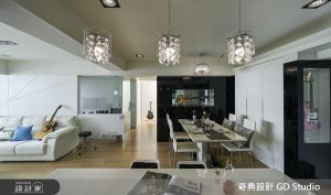 音樂家的品味宅！中古屋變身黑白俐落時尚空間_視覺圖