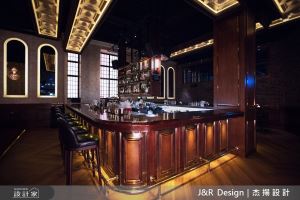 夜生活全面啟動！有如紅磨坊、百老匯的奢華酒吧_視覺圖