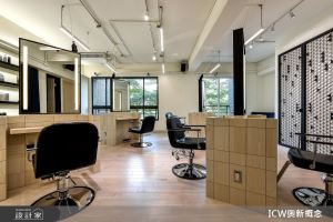 25坪活動式創意髮廊！展現木意與鐵件的簡約之美_視覺圖