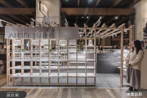 穿梭美的迴廊！木設計打造的簡約風飾品店_視覺圖