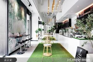 用鏡子偷空間，混搭植栽變亮眼！活力滿室的優雅咖啡廳_視覺圖