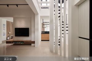 100 坪純白系樓中樓！「空中景觀書房」＋「夢幻美廚」打造一家三口的美好藍圖_視覺圖