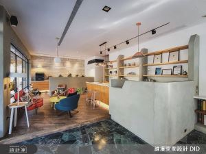 遇見玻璃帷幕老屋的美！輕工業風與簡約風構築的創意維度_視覺圖