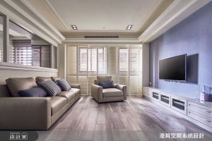 海量系統櫃收納，東西再多也不怕！50 坪光感宅還用「隱藏式設計」把櫃門、房門藏起來_視覺圖