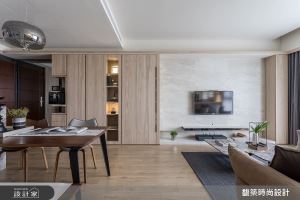 暖木質感三房兩廳，主臥還有高腳座位！25 坪淺木色調現代光感家居_視覺圖