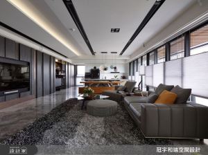 現代風豪邸連洗澡都好享受！浴室換上落地門，露台綠意盡收眼底_視覺圖