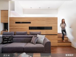 17 坪現代宅高挑屋主也住得舒適！開放書房、中島廚房找回旅外夫妻歸屬感_視覺圖