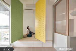 「洞洞板 + 旋轉門」12 坪北歐風簡約宅！海量收納電視牆櫃的甜蜜小家庭_視覺圖