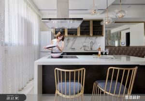 「股市女王 Fion」的頂級豪宅！璀璨金 + 大理石瑰麗組合，綻放事業女強人的耀眼光芒_視覺圖