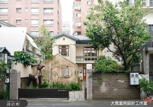 台中日式老洋房的浪漫敦厚！「home home」網美必訪的木質綠意早午餐店_視覺圖