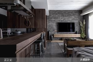 輕食中島吧台串聯姐弟好感情！沒有主角，只有彼此的灰階質感大宅_視覺圖