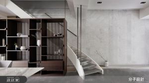 弧形樓梯、格柵收納、玻璃拉門引入唯美光影！現代風透天別墅地下室一起告別陰暗_視覺圖