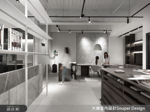 時尚裸設計無限延伸 玻璃、層板展示收納創造簡約現代工作室_視覺圖