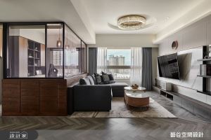 25 坪混搭風中古屋翻新！善用六角花磚、玻璃隔間，給你大空間的浪漫_視覺圖