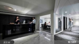 窗景和陽光替上班添加活力！玻璃隔間與石材把老屋翻新成現代風時髦商辦_視覺圖