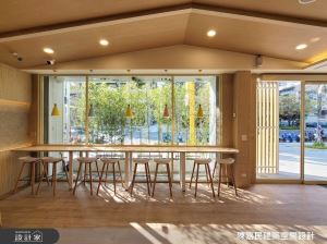 沒錯，是家的滋味！斜屋頂天花板、北歐風吊燈，打造日式無印風的親子友善空間_視覺圖