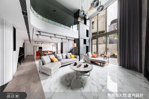 大隱於市的藝術樓中樓！挑高六米老屋翻新再現現代藝術氣度_視覺圖