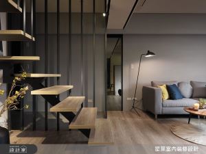 老屋翻新成休閒樓中樓！格柵和木皮把陽光的溫暖寫進住宅裡_視覺圖